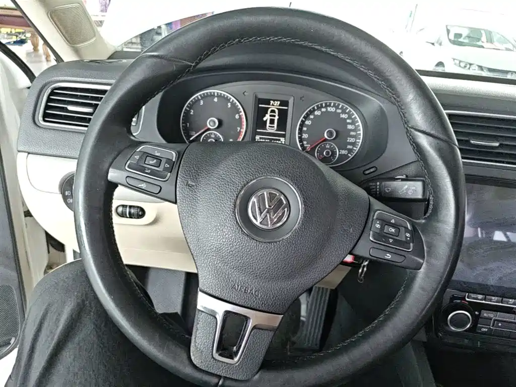 Volkswagen Sagitar 2015 — фото 11