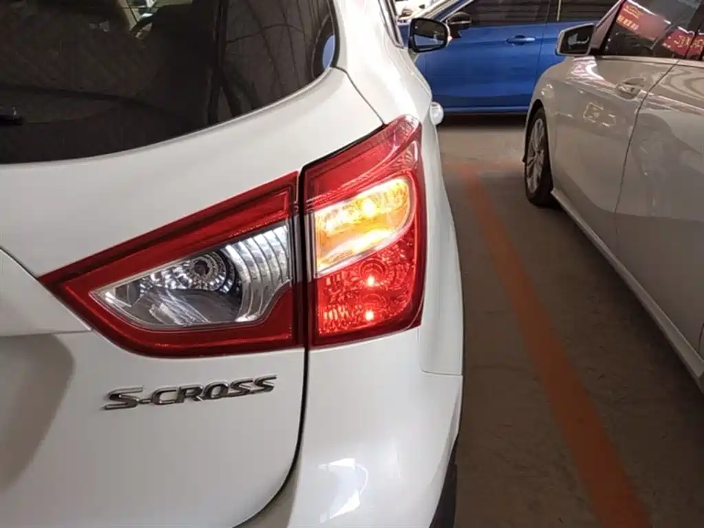 Suzuki S-Cross 2015 — фото 8