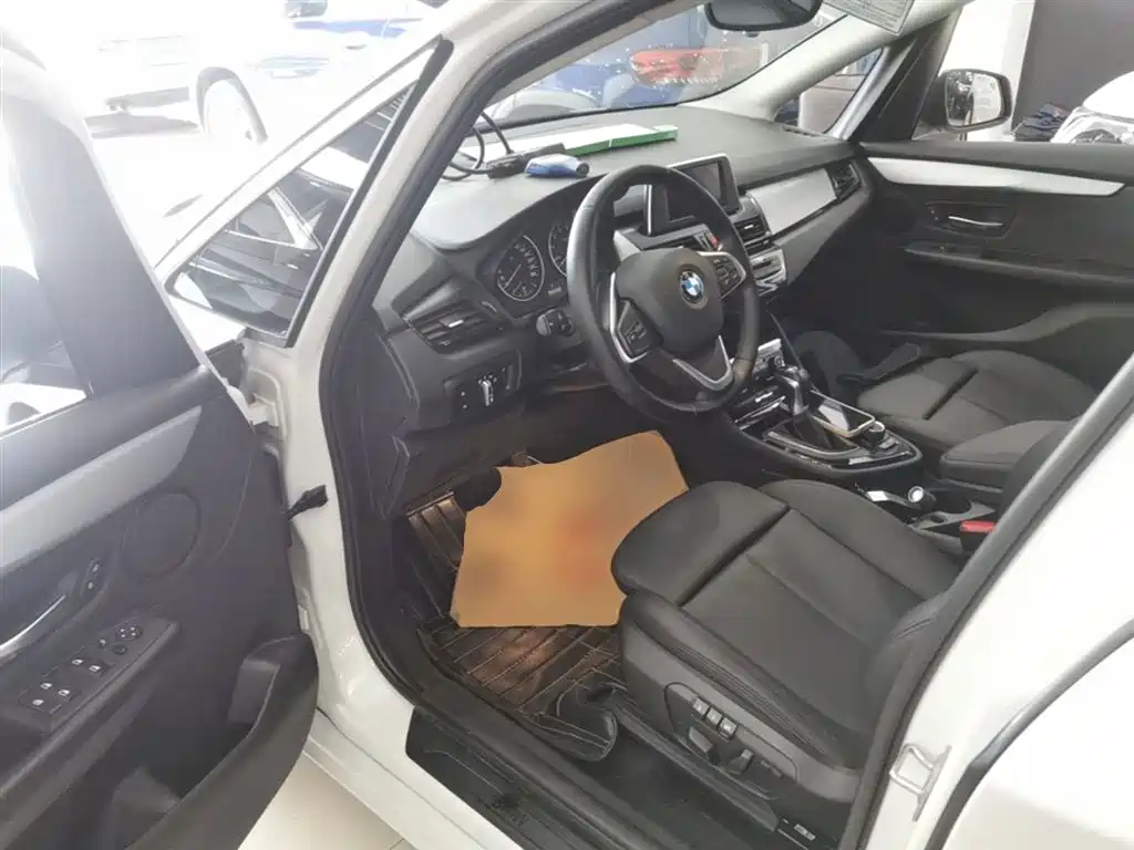 BMW 2 Series Active Tourer 2017 — фото 16