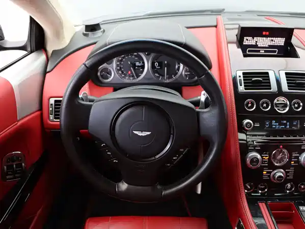 Aston Martin Virage 2012