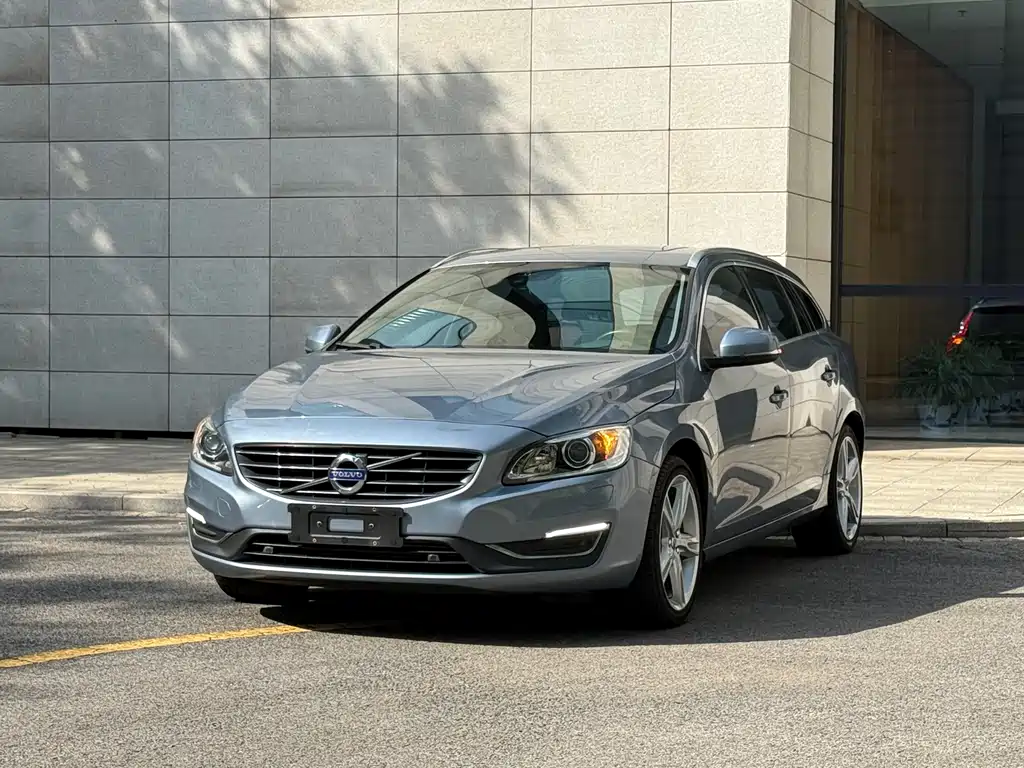 Volvo V60 2017 — фото 1