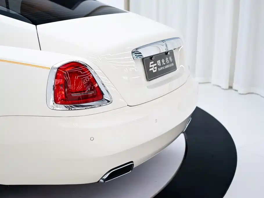 Rolls-Royce Phantom 2022 — фото 17