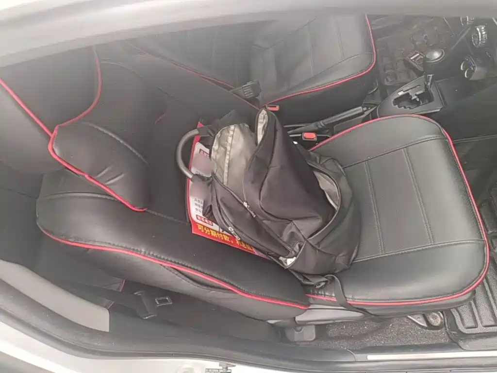 Toyota Yaris L 2017 — фото 25
