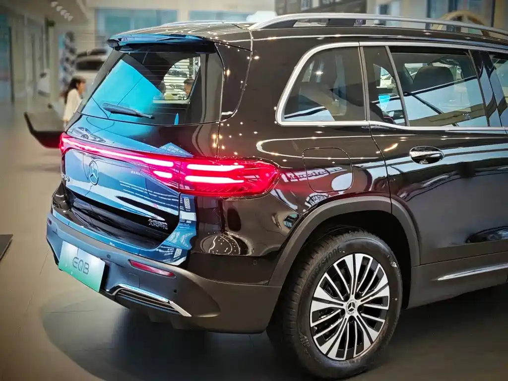 Mercedes-Benz EQB 2025