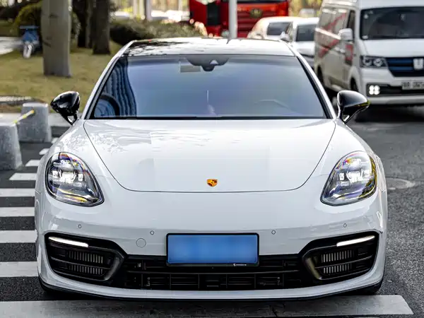 Porsche Panamera 2022
