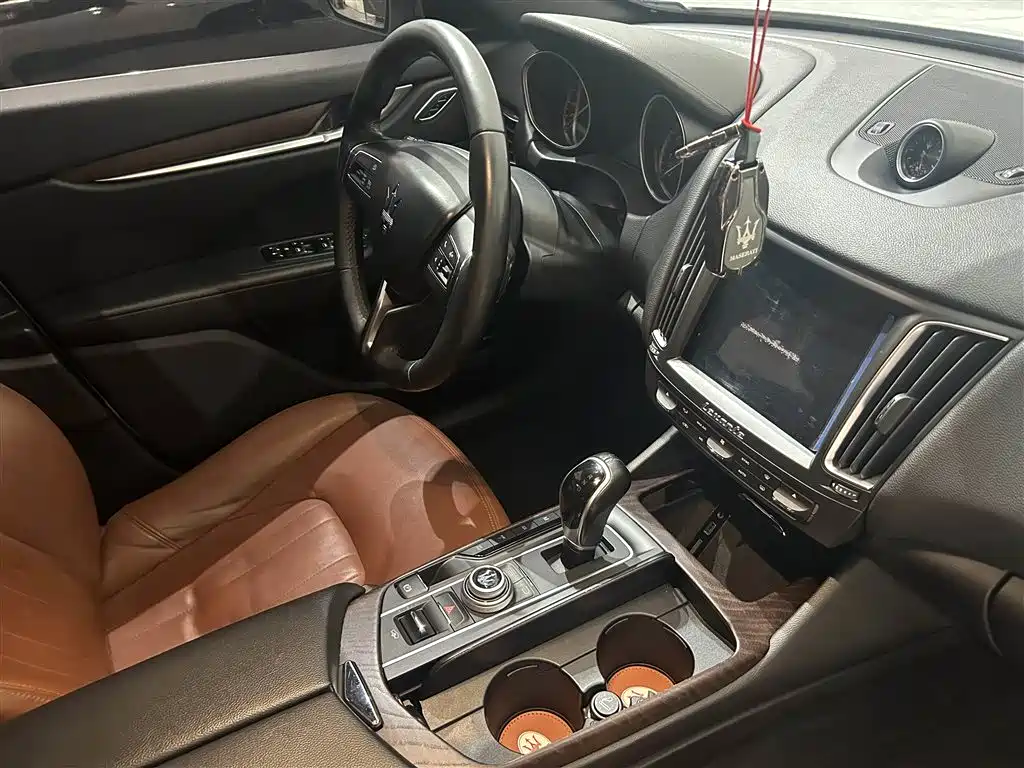 Maserati Levante 2018 — фото 14