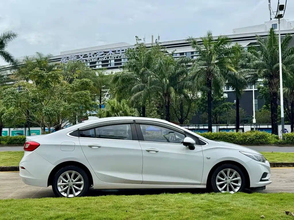 Chevrolet Cruze 2017 — фото 20