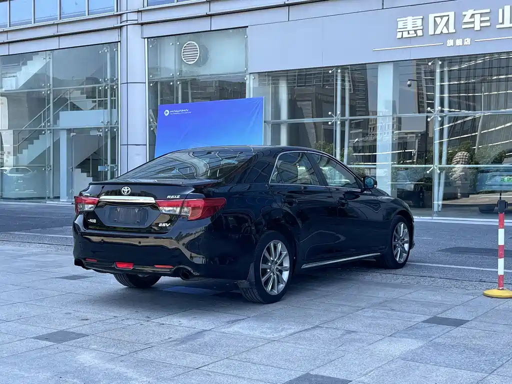Toyota Reiz 2015 — фото 15