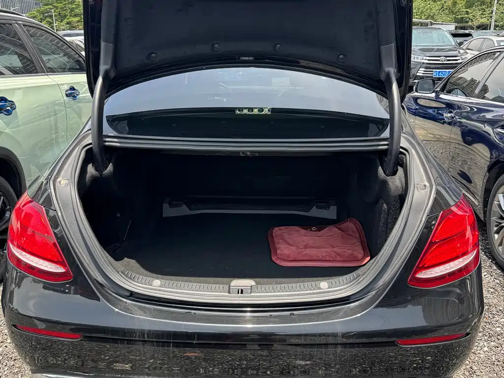 Mercedes-Benz E-Class 2018 — фото 17