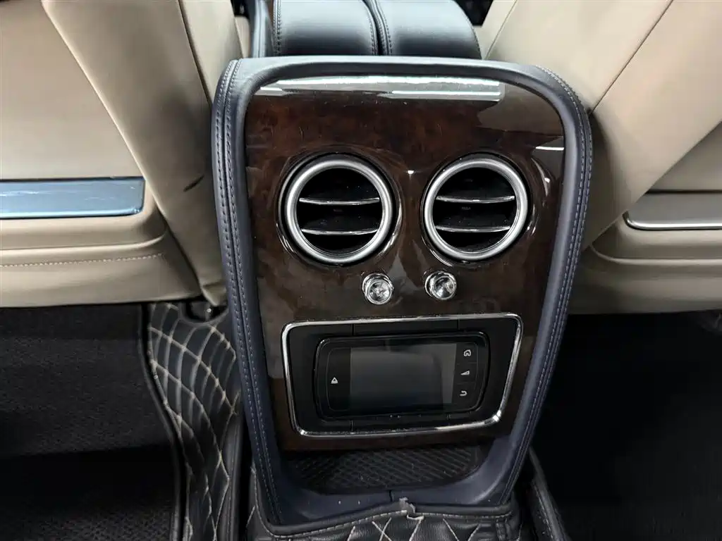 Bentley Flying Spur 2016 — фото 12