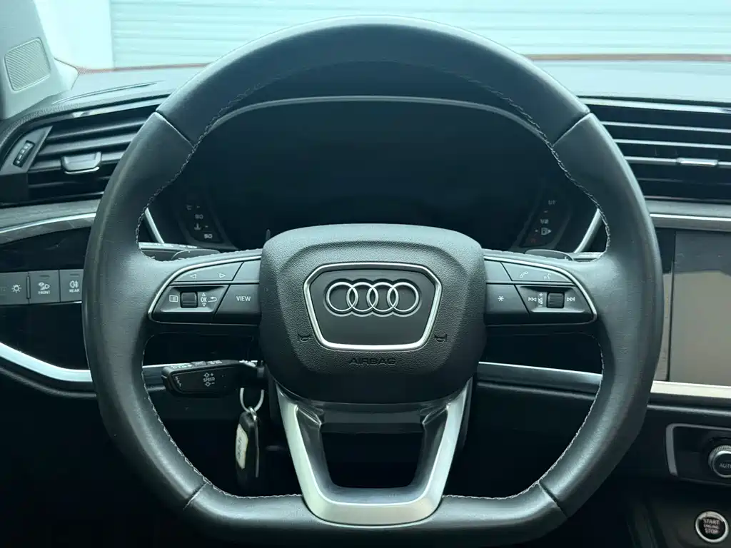 Audi Q3 2023 — фото 12