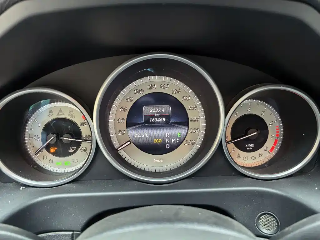 Mercedes-Benz E-Class 2015 — фото 17