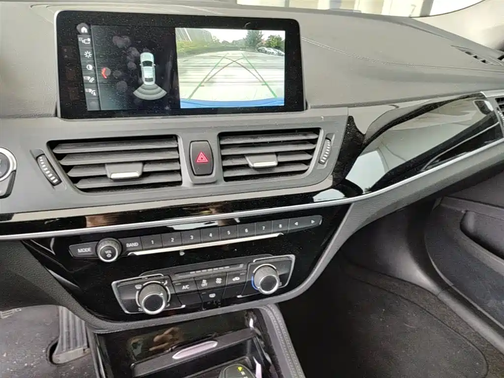 BMW 1 Series 2019 — фото 20