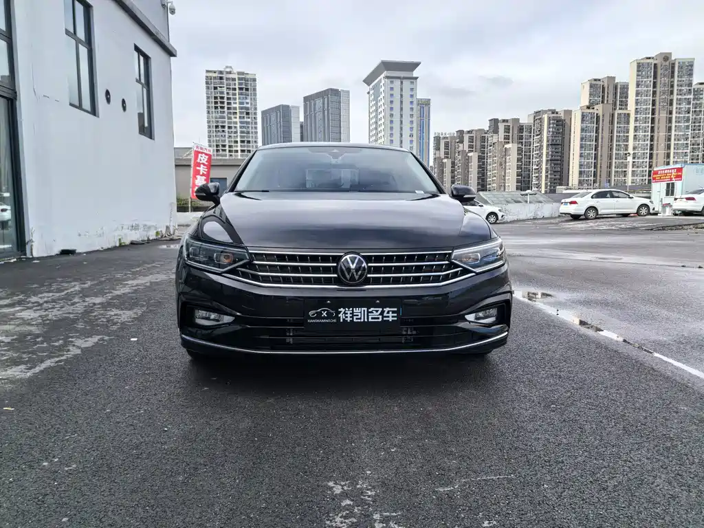 Volkswagen Magotan 2025