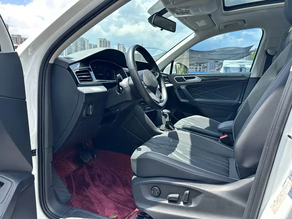 Volkswagen Tiguan L 2023 — фото 4
