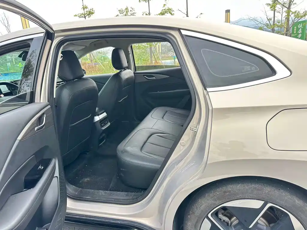 Wuling Starlight 2025 — фото 24