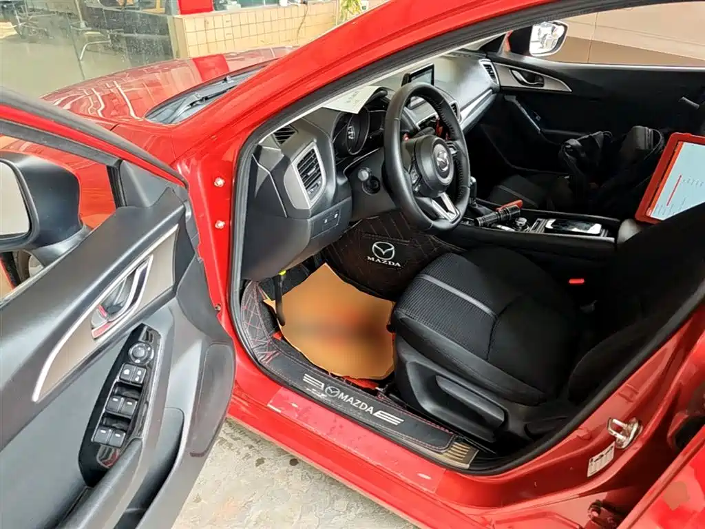 Mazda 3 Axela 2018 — фото 16