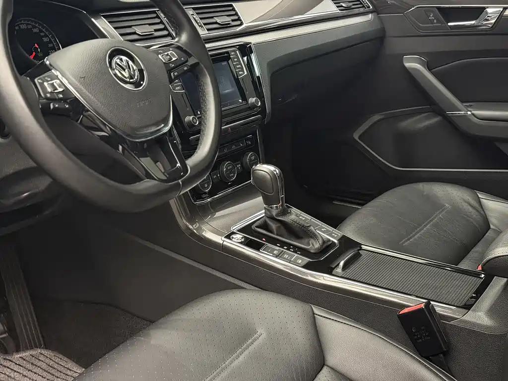 Volkswagen Passat 2018 — фото 11