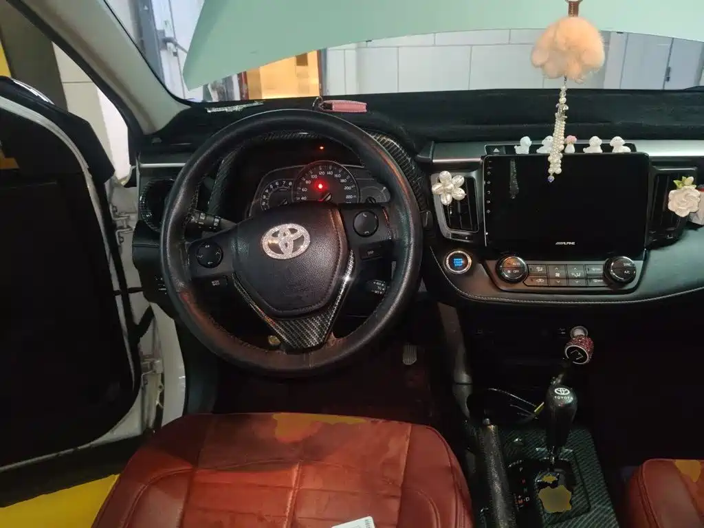 Toyota RAV4 2018 — фото 11