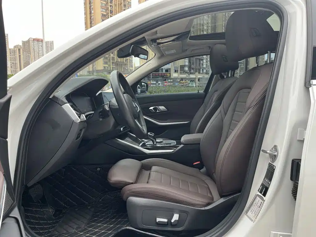BMW 3 Series 2019 — фото 13