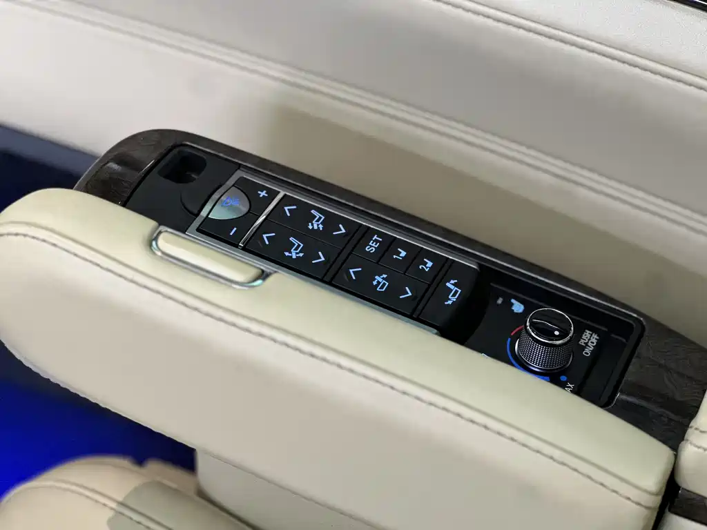 Toyota Vellfire 2019 — фото 9