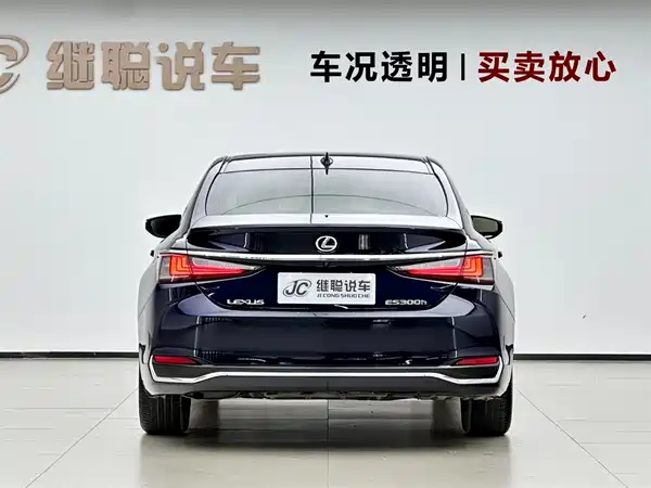 Lexus ES 2022