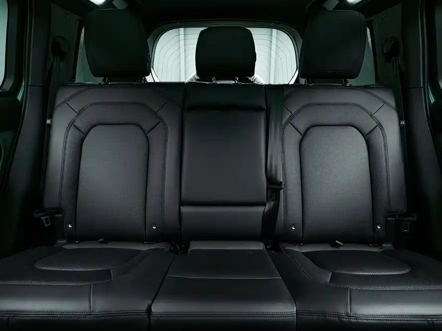 Land Rover Defender 2023 — фото 14