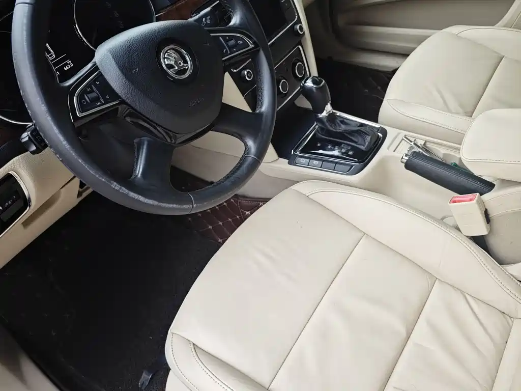 Skoda Superb 2015 — фото 2