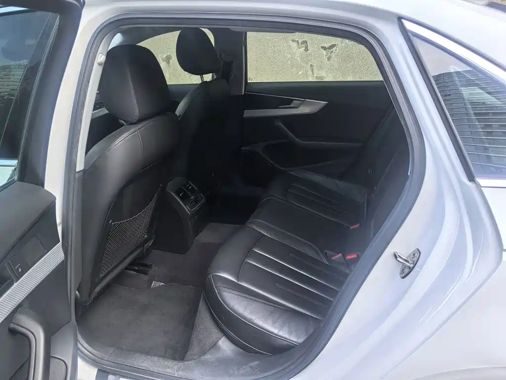 Audi A4L 2017