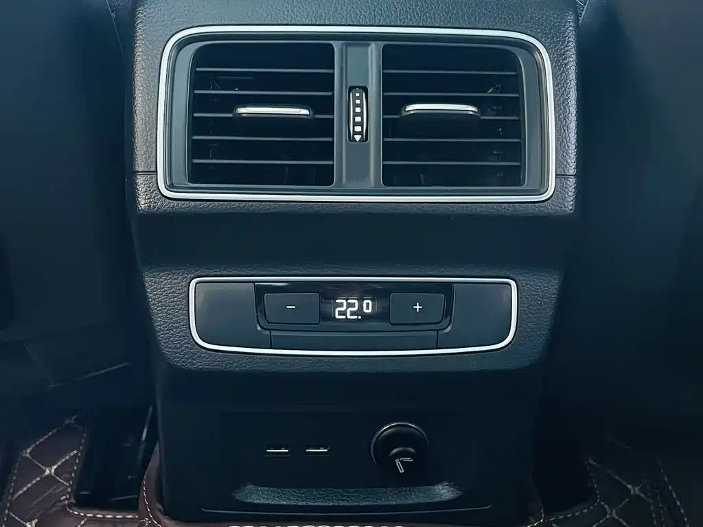 Audi Q5L 2020 — фото 11