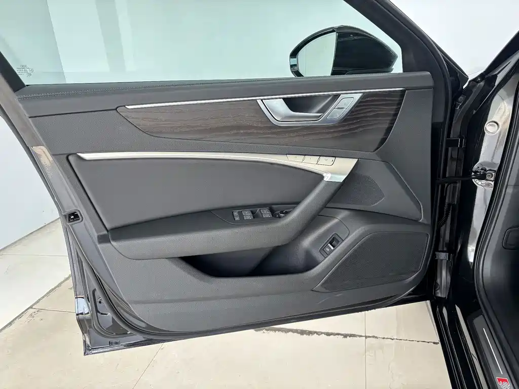 Audi A6L 2025 — фото 10