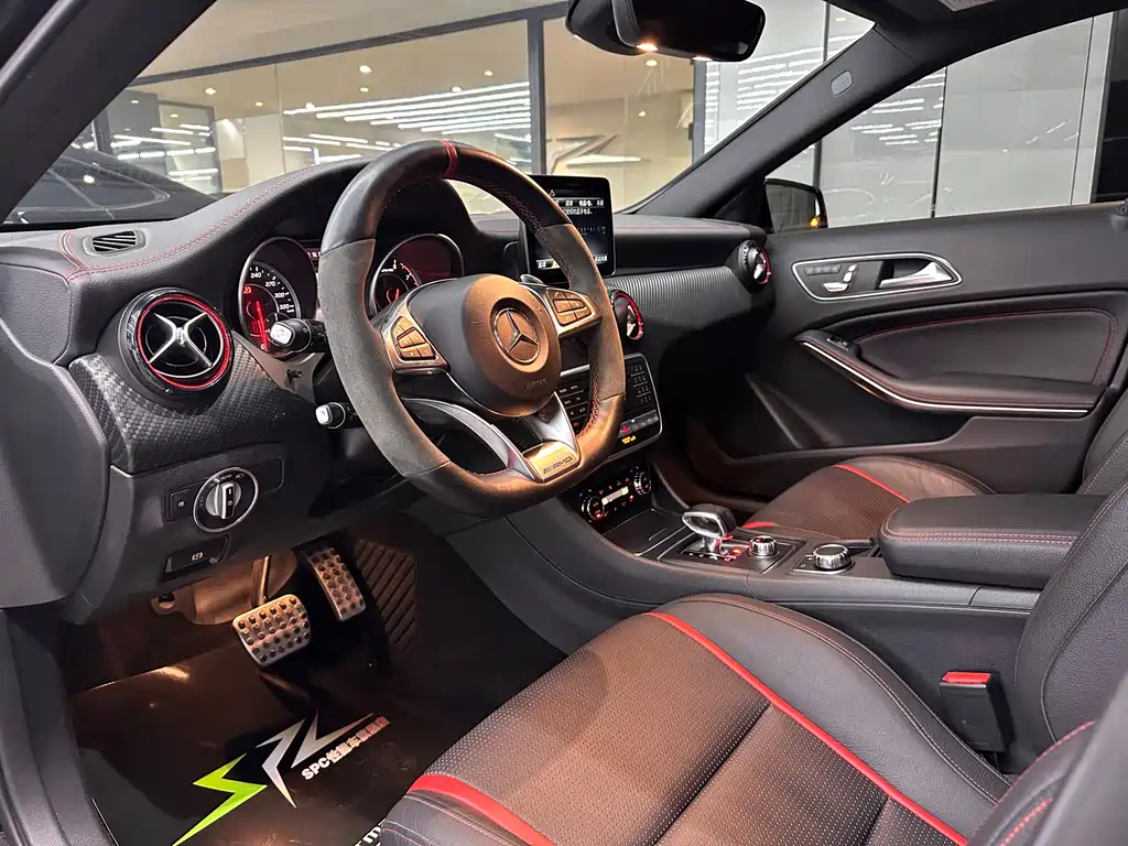 Mercedes-Benz A-Class AMG 2018 — фото 5