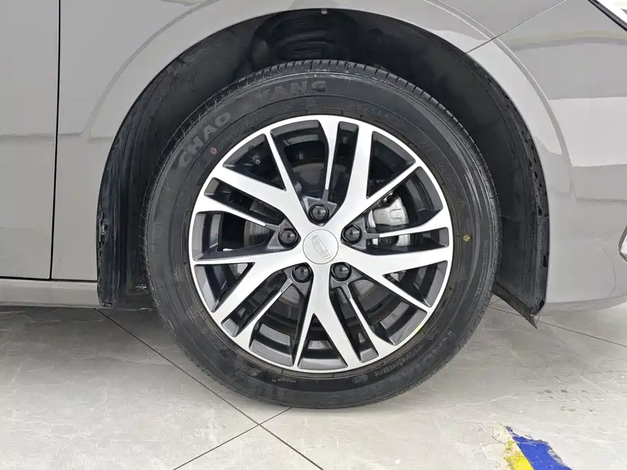 Geely Emgrand 2022