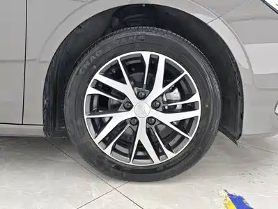 Geely Emgrand 2022
