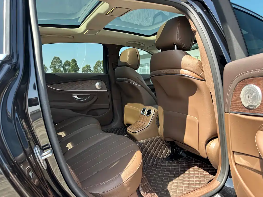 Mercedes-Benz E-Class 2022 — фото 11