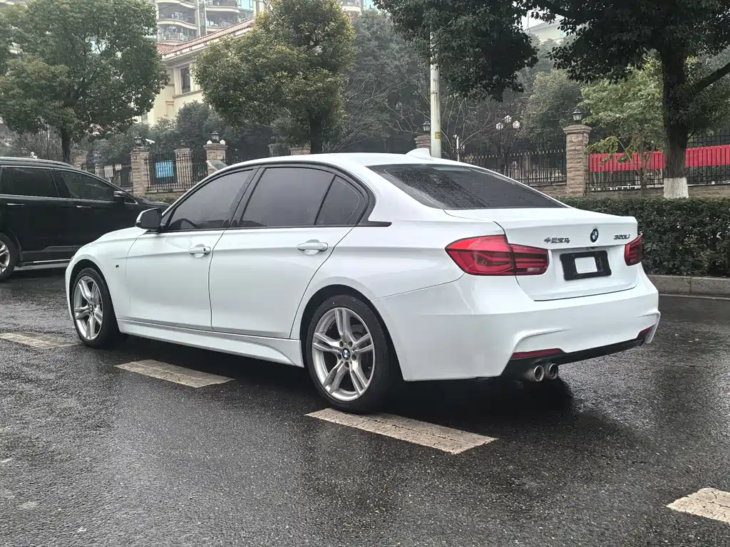 BMW 3 Series 2019 — фото 11
