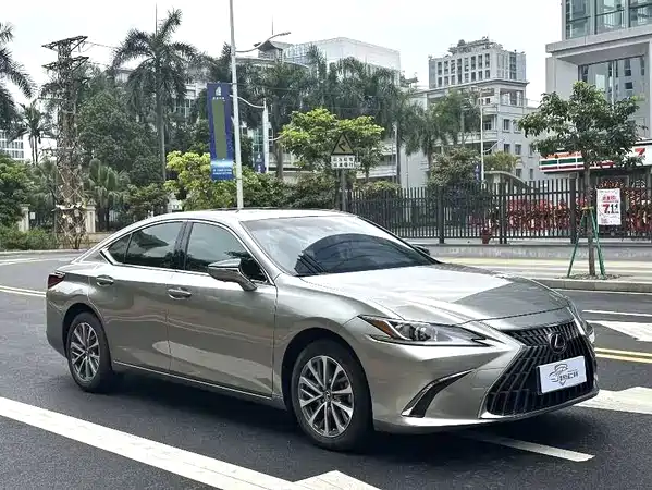 Lexus ES 2024