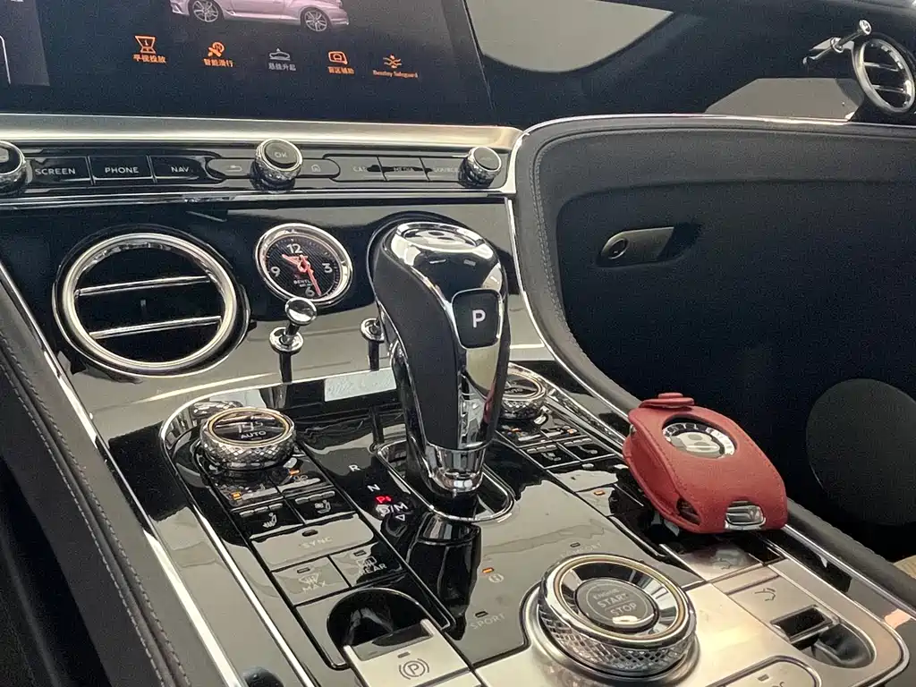 Bentley Continental 2023 — фото 10