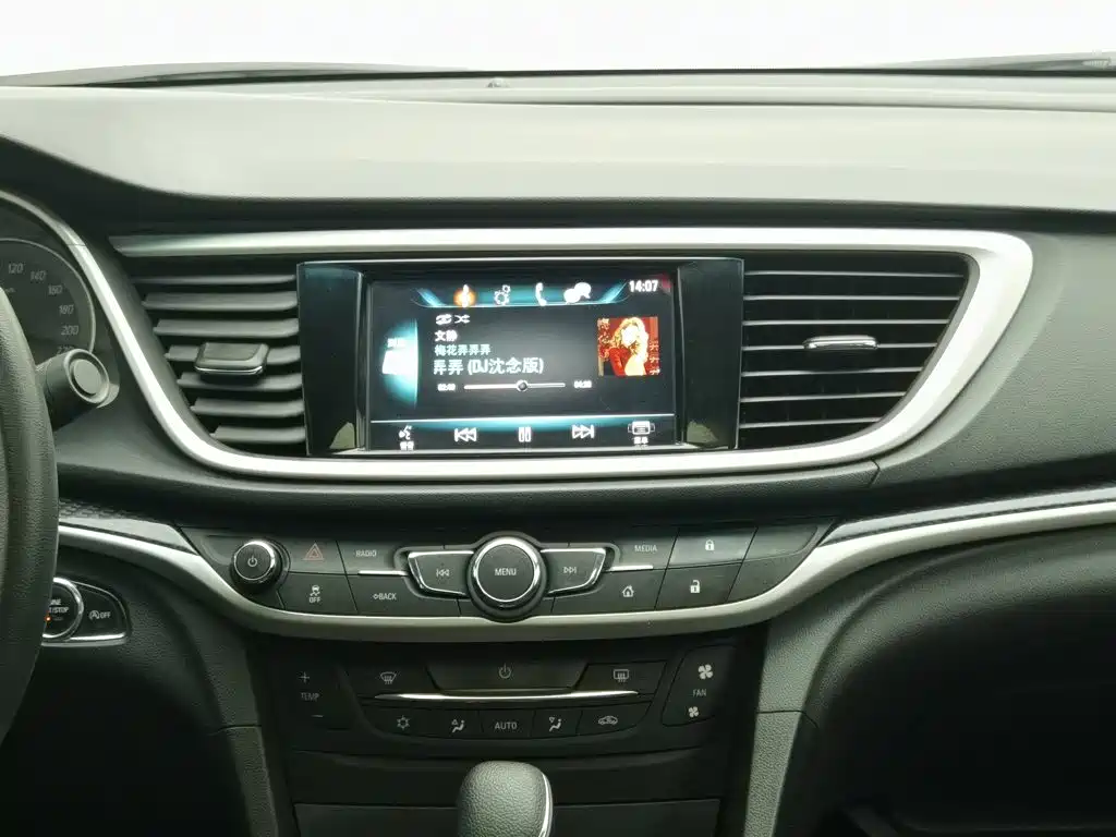 Buick Excelle 2016 — фото 12
