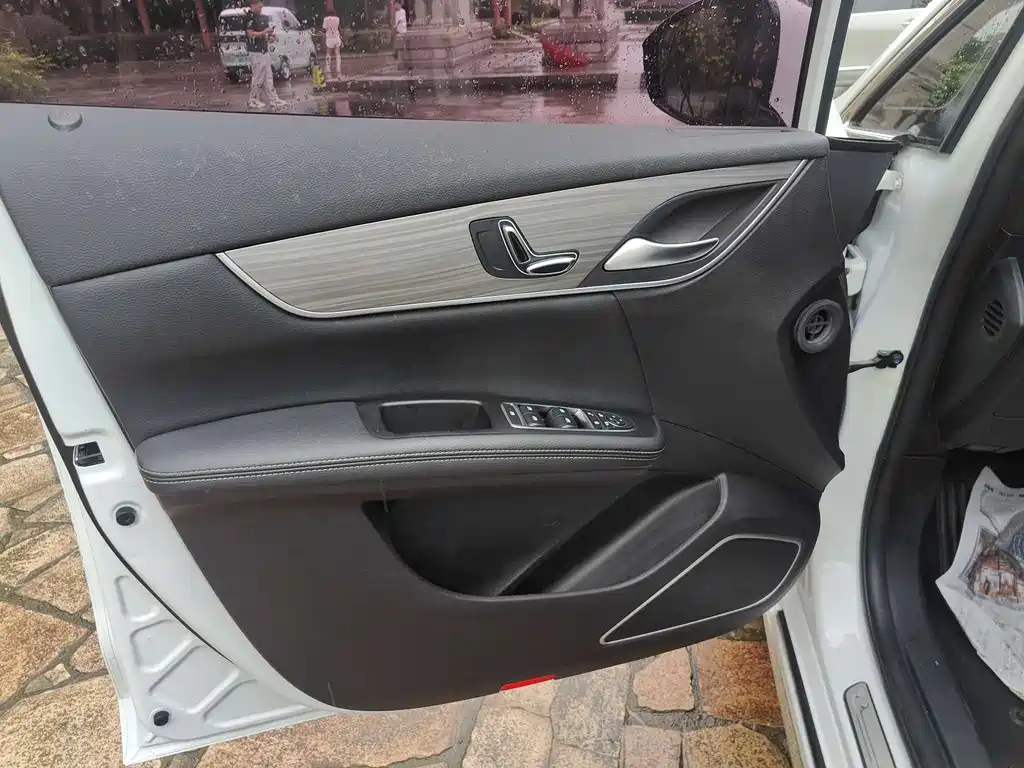 BYD MAX New Energy 2020 — фото 11