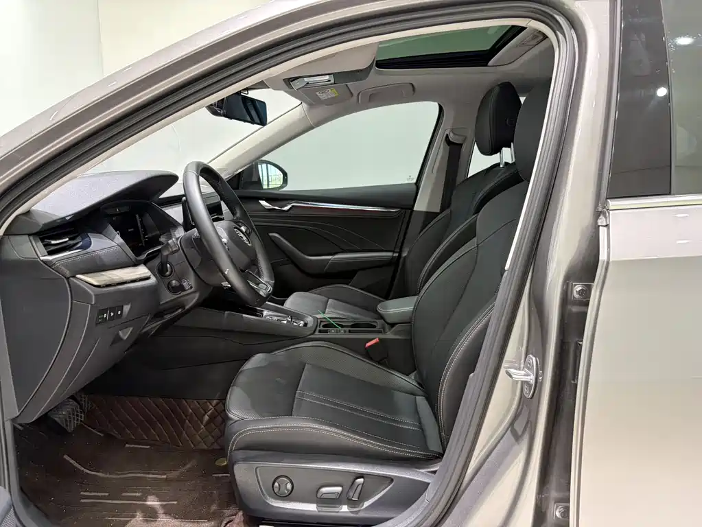Skoda Octavia 2022 — фото 11