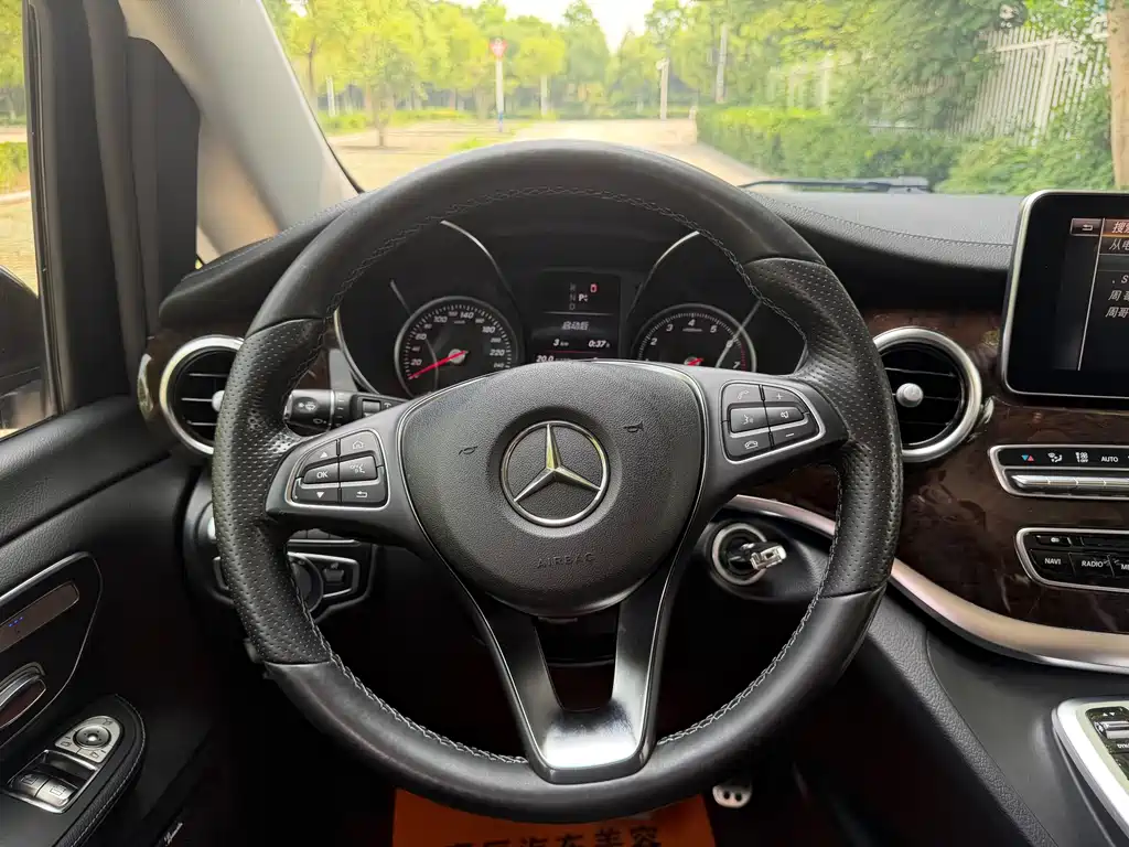 Mercedes-Benz V-Class 2017 — фото 10