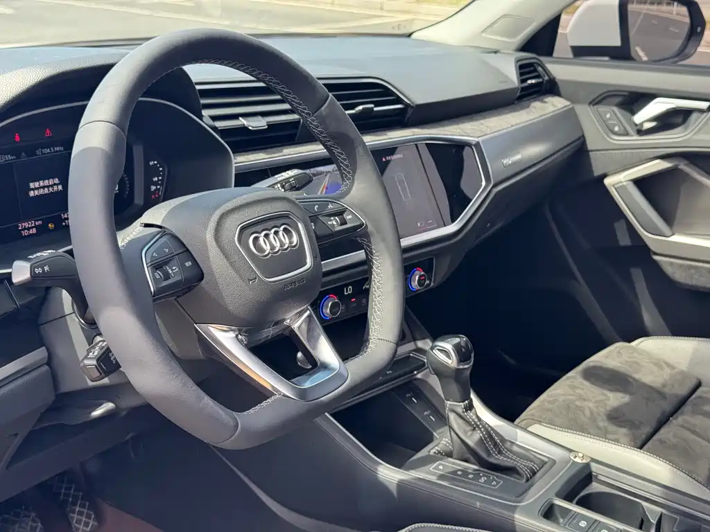 Audi Q3 2022 — фото 11