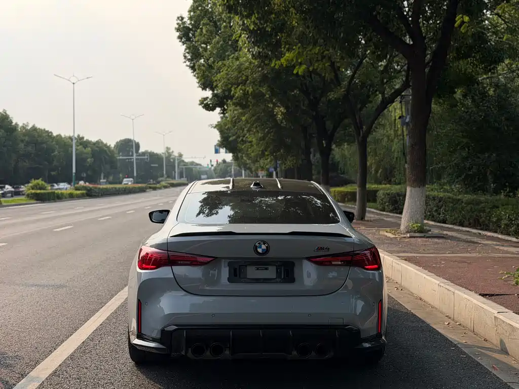 BMW M4 2025