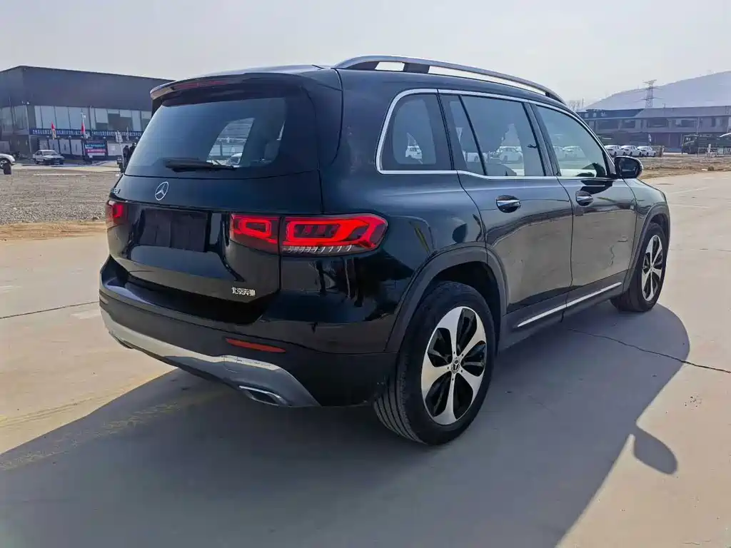 Mercedes-Benz GLB 2023