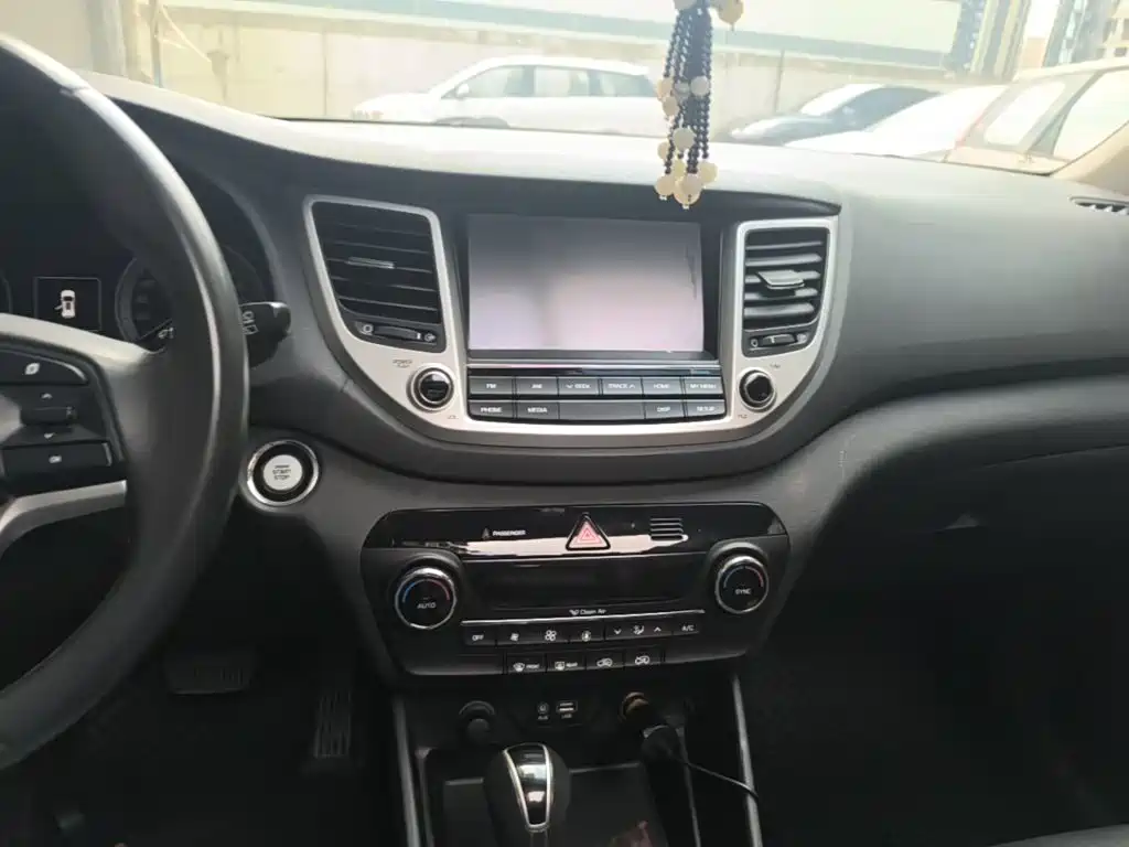 Hyundai Tucson 2017 — фото 13