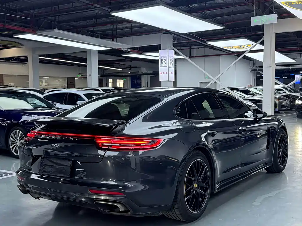 Porsche Panamera 2018 — фото 28