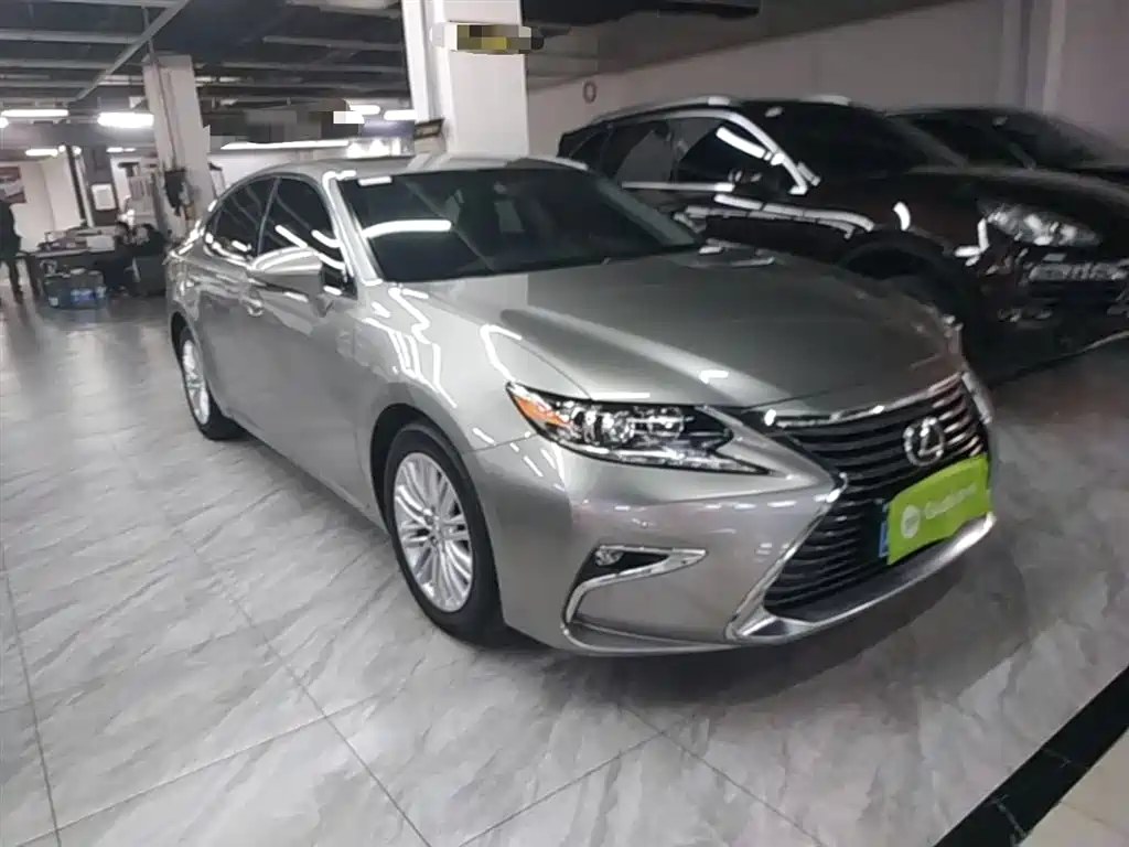 Lexus ES 2018 — фото 4
