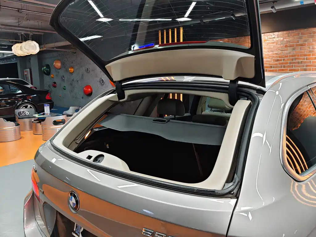 BMW 5 Series 2015 — фото 10