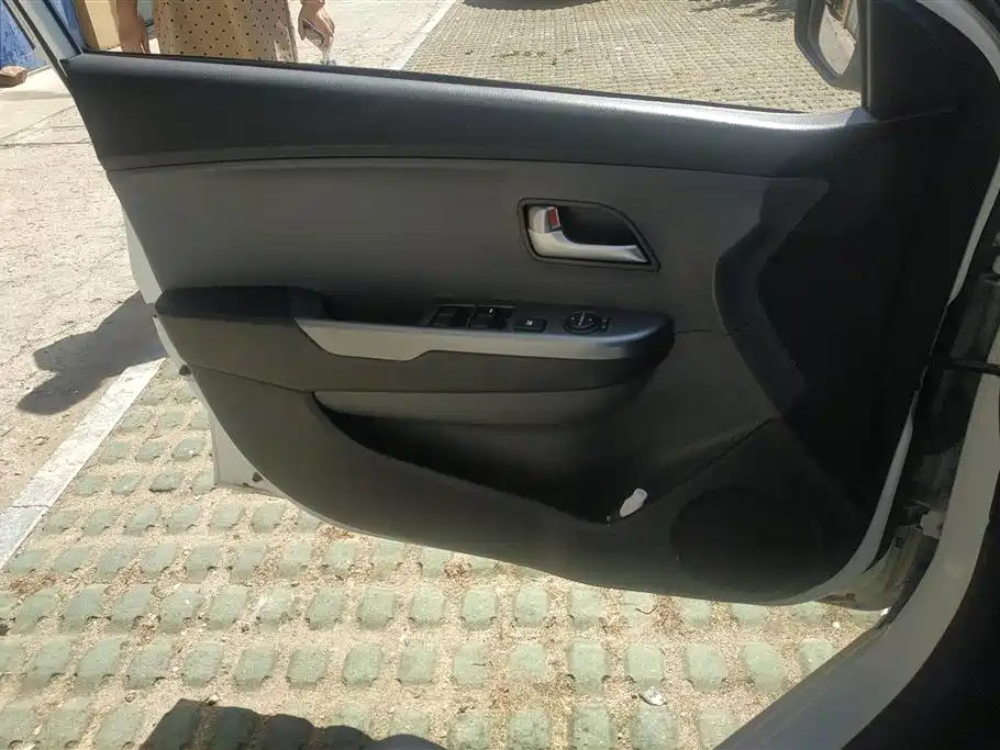 Kia K2 2015